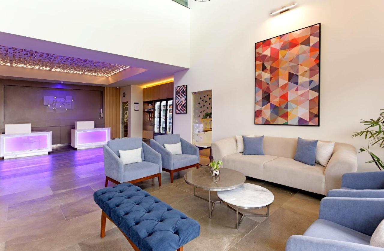 Express By Ihg Hotel 4*