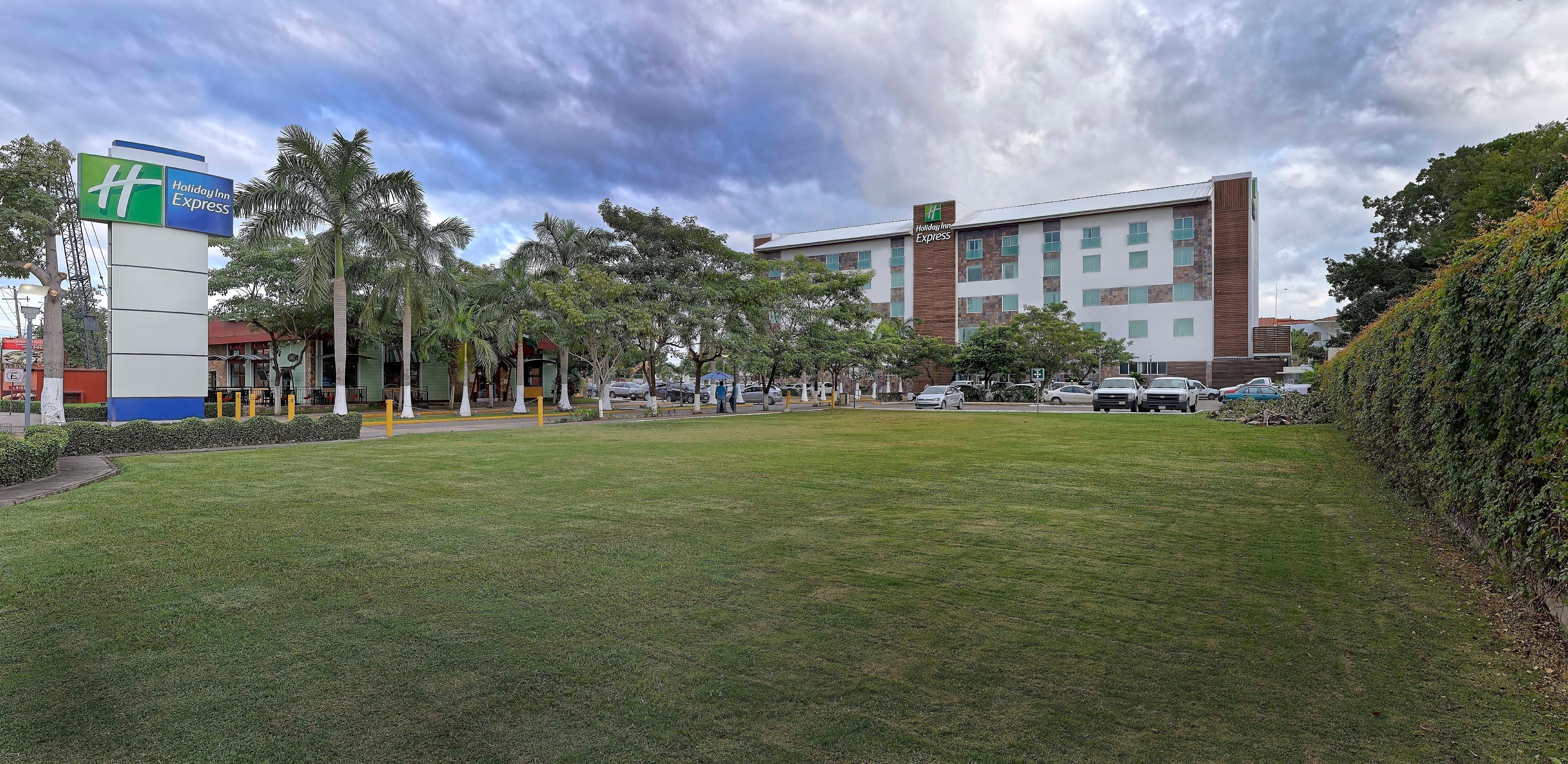 Express By Ihg Hotel 4*